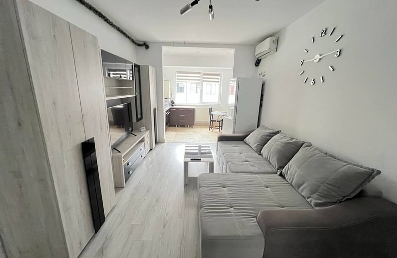 Vermietung eines gemütlichen Studio-Apartments mit separatem Zimmer und Balkon, Bukarest, Rumänien